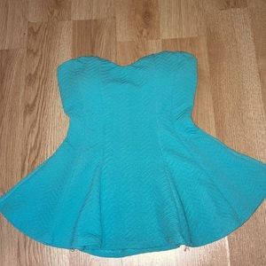 I am selling this beautiful turquoise shirt!